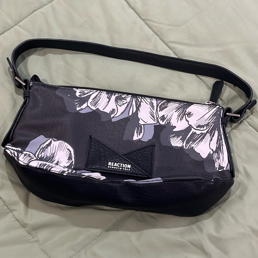 Kenneth Cole Reaction Shoulder Bag